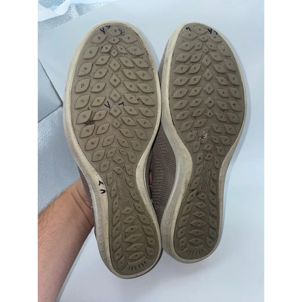 Skechers Women's Size 10 Comfort‎ Shoes Slip On Loafer Walking Taupe